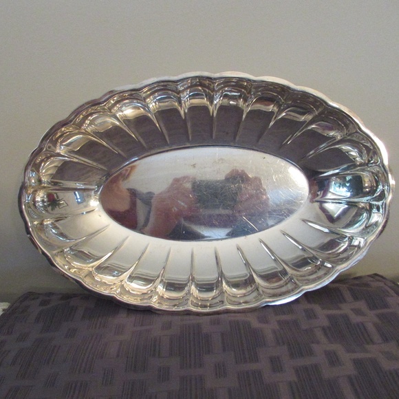 Wm. A Rogers Silver plate Oval Serving Dish- - Picture 1 of 9